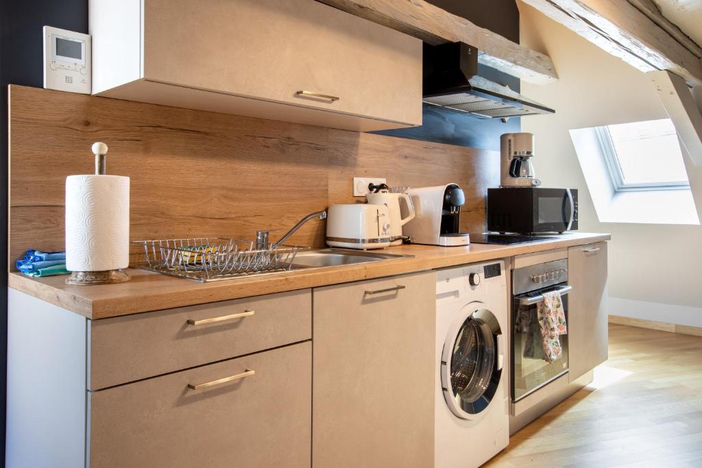 Kuchyňa alebo kuchynka v ubytovaní Duplex atypique au cœur de Mulhouse