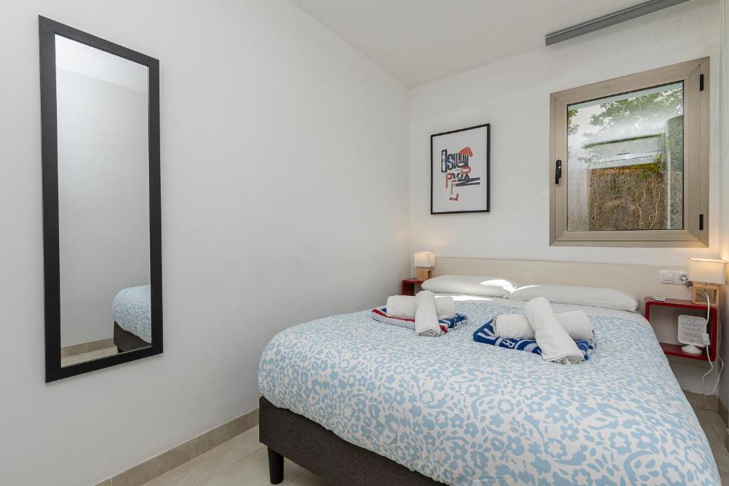 A bed or beds in a room at Adosado Bellavista B By homevillas360