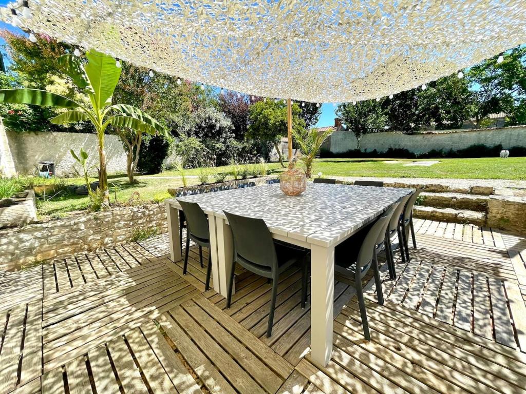 Κήπος έξω από το Les Villas de Grammont 260