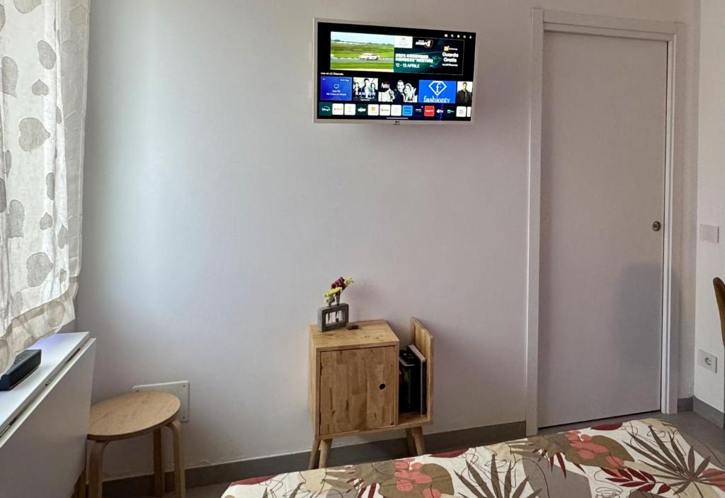 a room with a tv on a wall with a bed at The Dream in Massa Lubrense