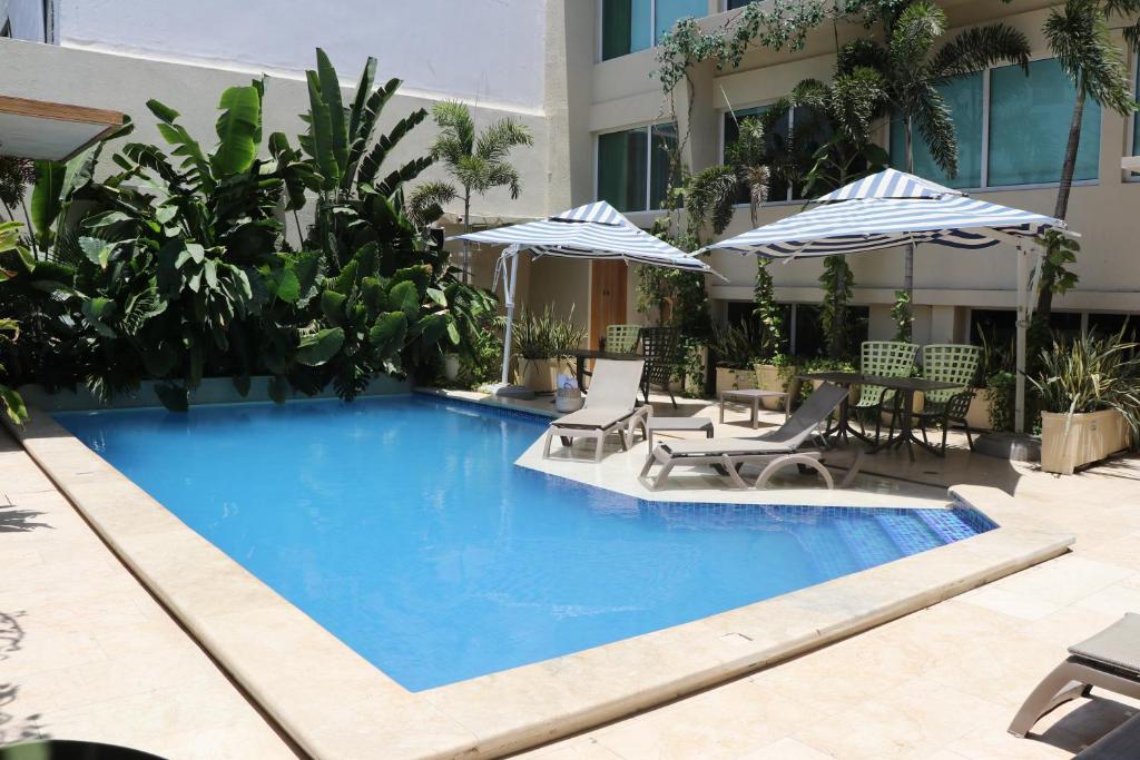 Bazén v ubytování Hotel Blue Concept nebo v jeho okolí