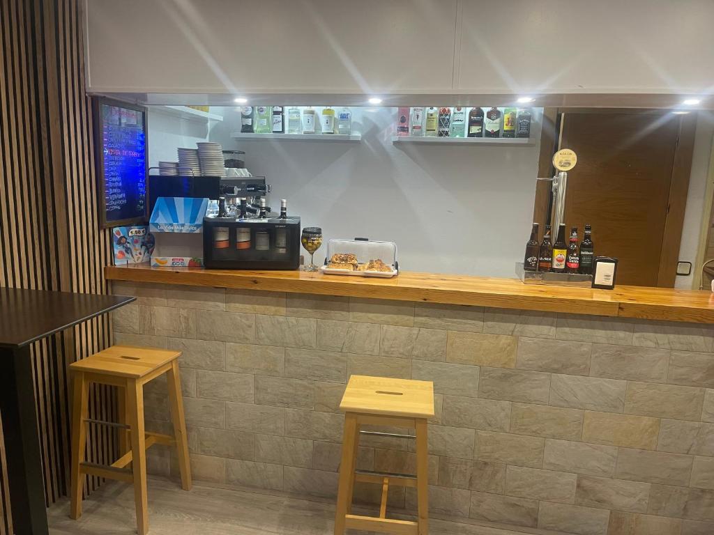 The lounge or bar area at Hotel Azcona