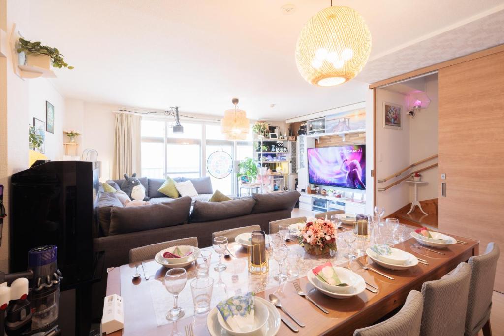 TV a/nebo společenská místnost v ubytování Sakamoto House