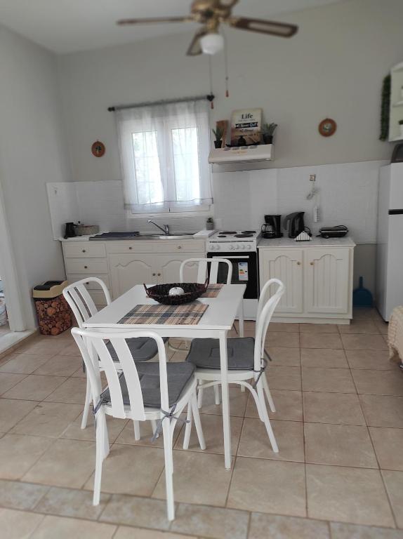 Kuchyň nebo kuchyňský kout v ubytování Myrties House