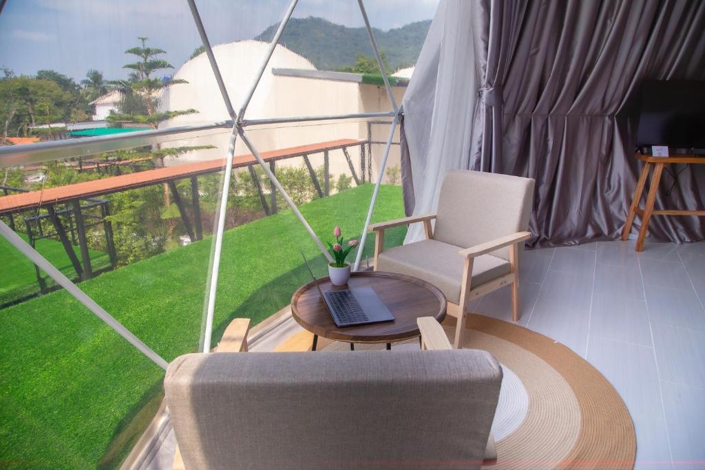 Üldine mäevaade või majutusasutusest Sunny Side Resort Koh Tao pildistatud vaade