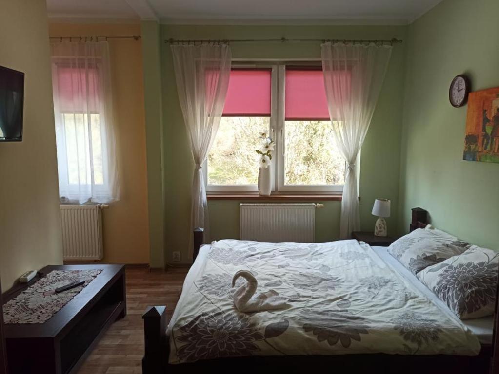 Postel nebo postele na pokoji v ubytování Dom Spokoju - pokoje gościnne, pobyty grupowe