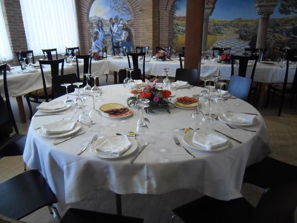 A restaurant or other place to eat at Domus Viatoris
