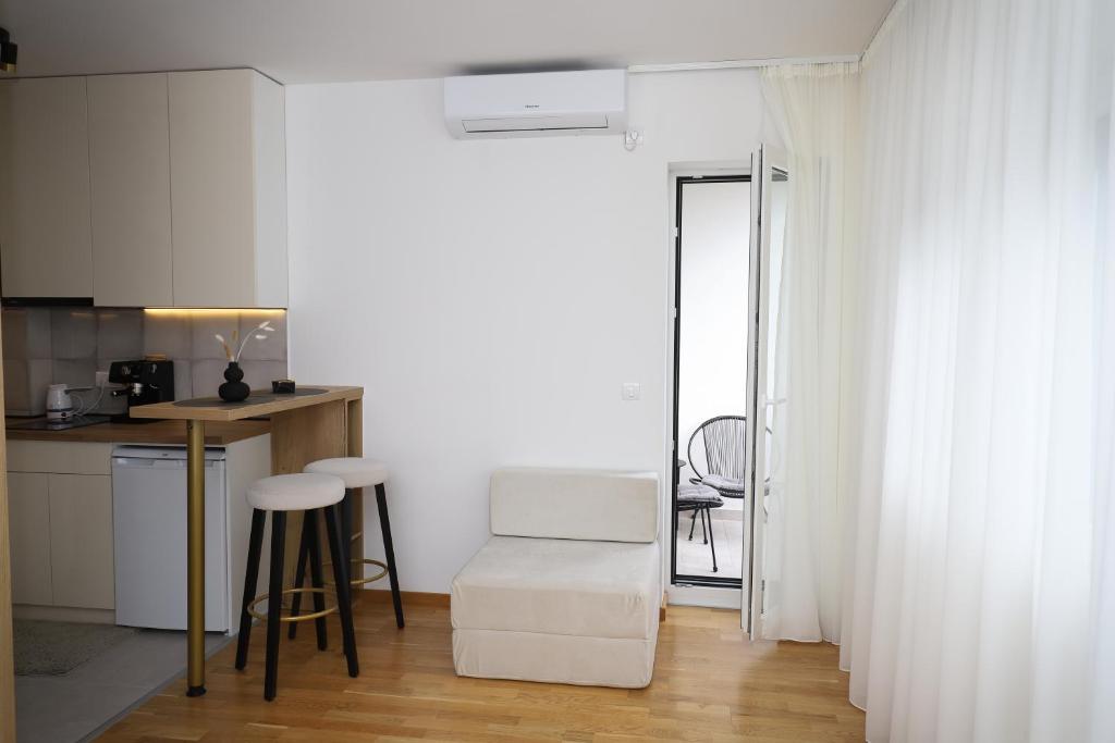 Kuchyň nebo kuchyňský kout v ubytování Apartman Aleksandra Vrnjacka Banja