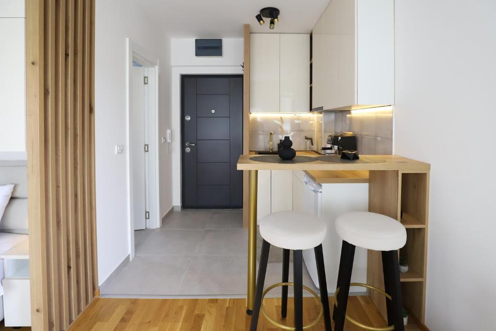 Kuchyň nebo kuchyňský kout v ubytování Apartman Aleksandra Vrnjacka Banja