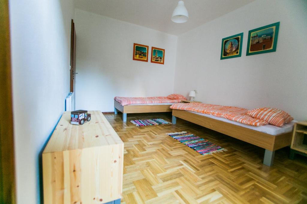 Postel nebo postele na pokoji v ubytování Grand View Apartments
