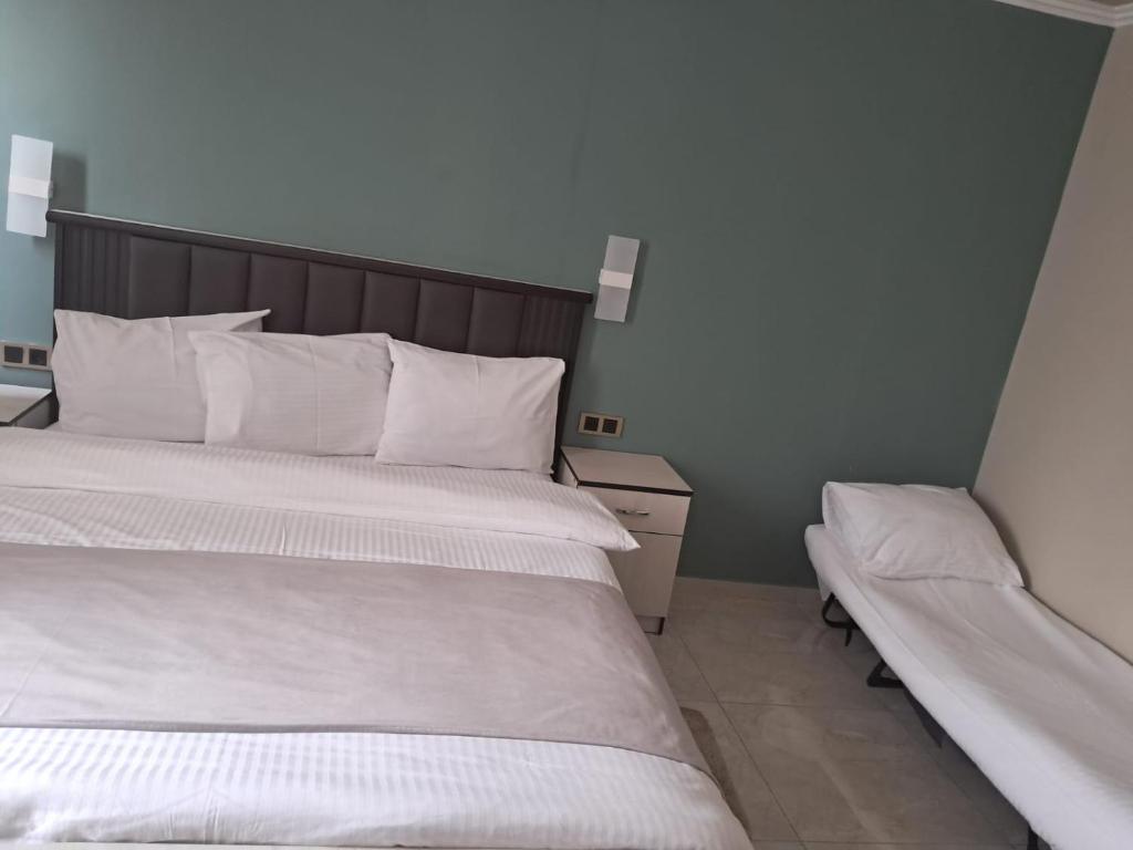 Postel nebo postele na pokoji v ubytování Vell Grey Hotel