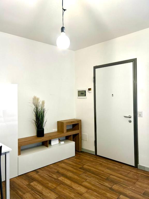 an empty living room with a door and wooden floors at CARDAHAUSe Via DANTE 12 in Cogliate