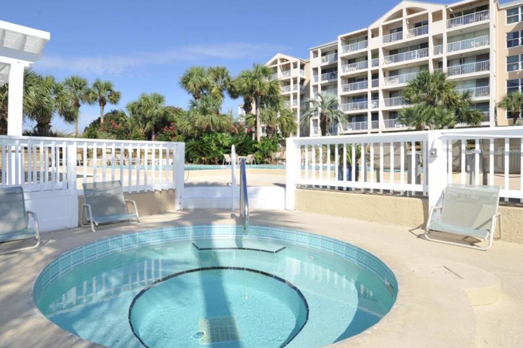Bazén v ubytování Magnolia House at Destin Pointe II nebo v jeho okolí
