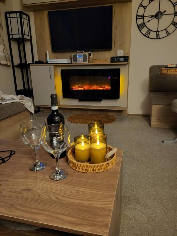 TV a/nebo společenská místnost v ubytování 61 St Andrew's 3 bedroom 2 bathroom Caravan near Edinburgh Seton Sands Holiday Village
