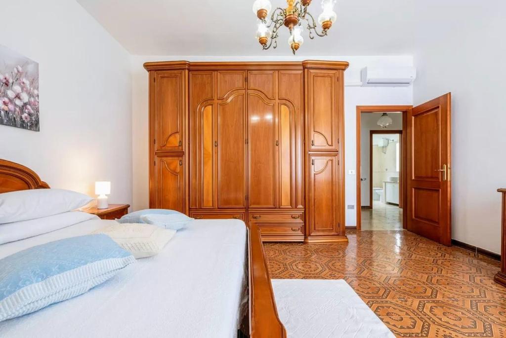 Postel nebo postele na pokoji v ubytování Teulada Rustic Charm 5