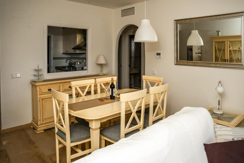 Kuchyňa alebo kuchynka v ubytovaní Sea view apartment with great terrace and 4 pools - Duquesa Suites 308