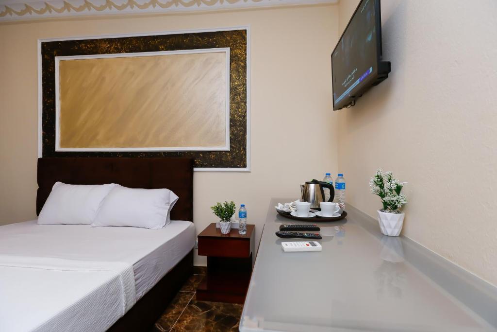 Turquoise Pyramids palace - 1