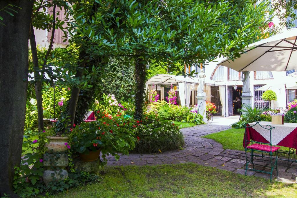 Hotel Palazzo Abadessa - Resim 11