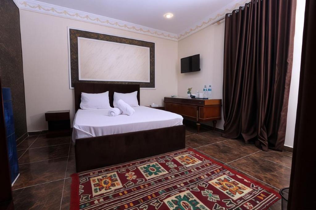 Turquoise Pyramids palace - 3