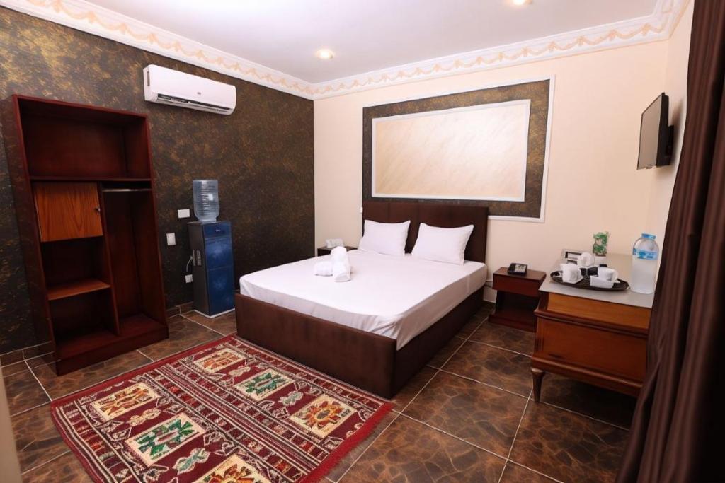 Turquoise Pyramids palace - 2