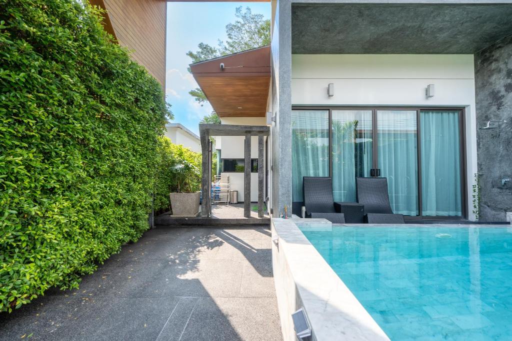 Bazén v ubytování Coco Pool Villa nebo v jeho okolí