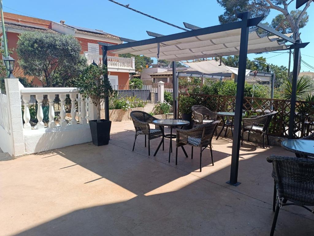 Gallery image of Hostal Bélgica in Palmanova