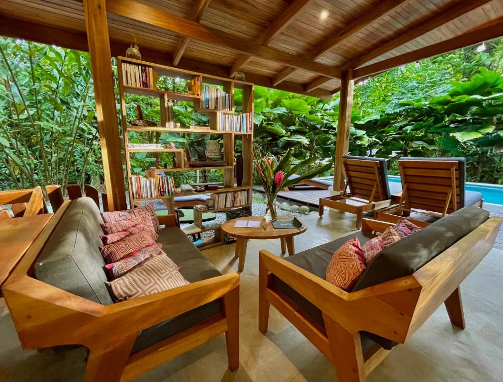 Un lugar para sentarse en Satta Lodge