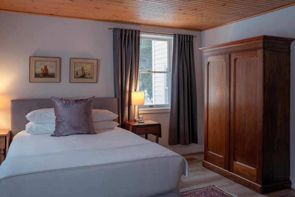 Postel nebo postele na pokoji v ubytování South Landing Inn