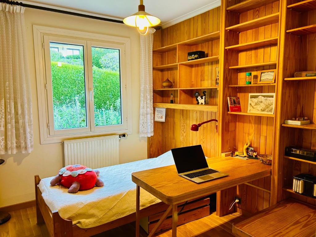 En eller flere senge i et værelse på Maison de Famille Vintage Cosy