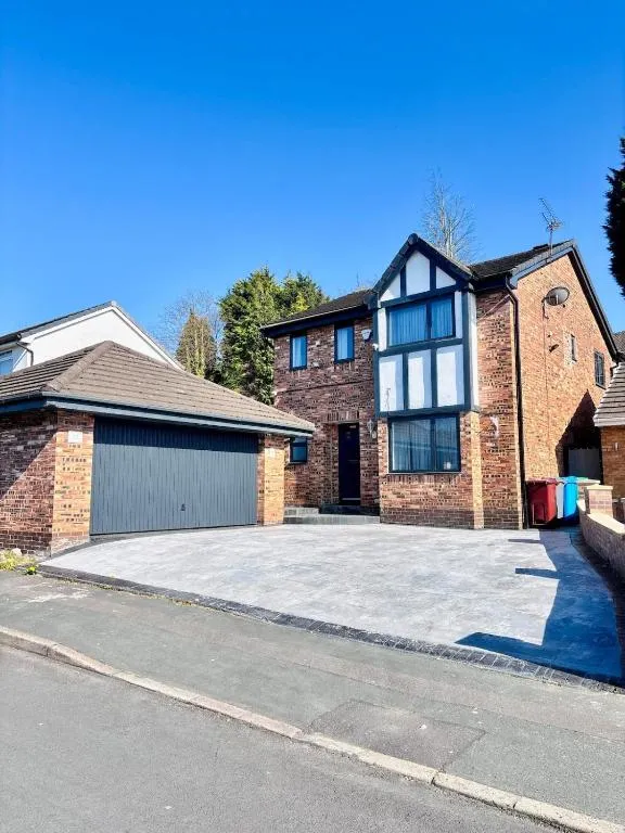 Luxury 5BR Stay With City Access