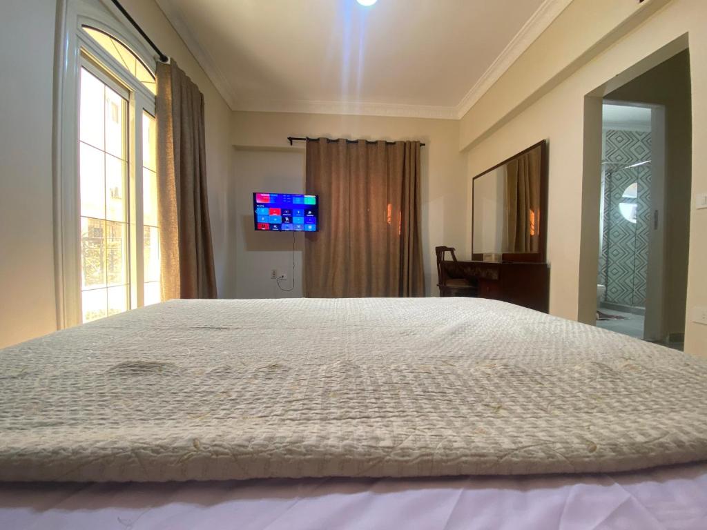 Postel nebo postele na pokoji v ubytování Comfortable 3BR New Cairo Prime Spot