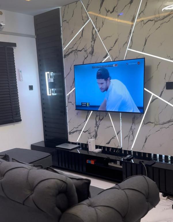 TV a/nebo společenská místnost v ubytování Serenity Oasis