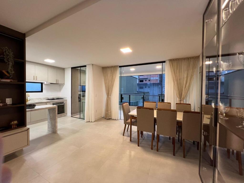 Et tv og/eller underholdning på Apartamento Luxo 3 suítes