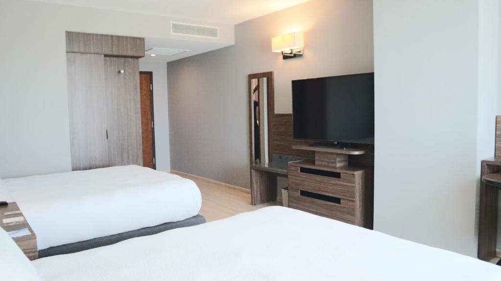Fairfield Inn & Suites by Marriott Aguascalientes - Standard Queen Room With Two Queen Beds