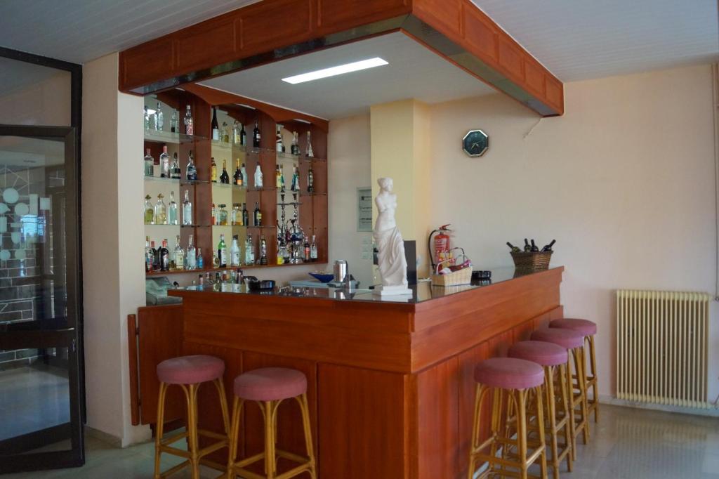 Lounge nebo bar v ubytování Brati - Arcoudi Hotel