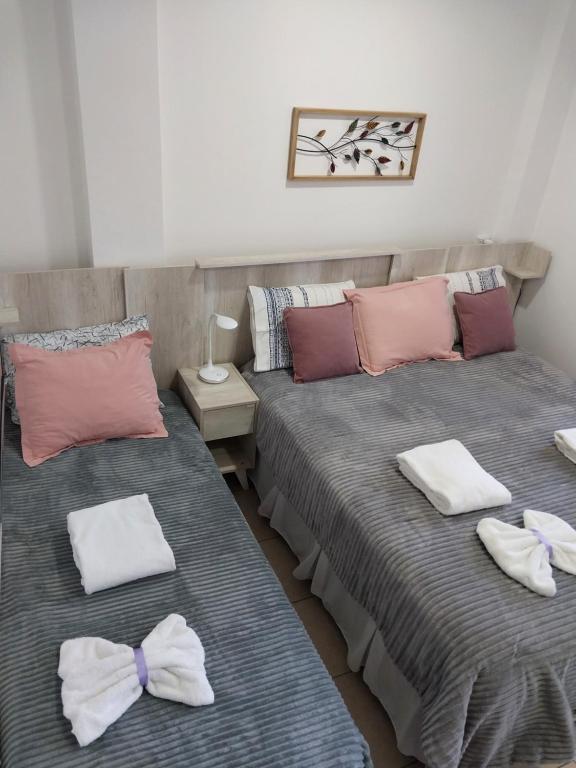 two beds in a room with towels on them at Ushuaia Extremo Sur in Ushuaia
