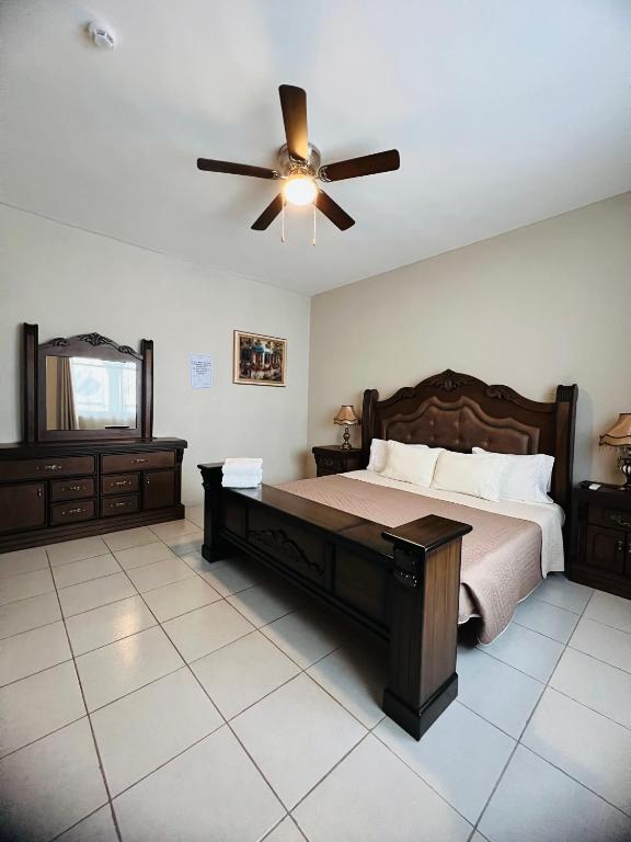 a bedroom with a bed and a ceiling fan at Casa Marquez in León
