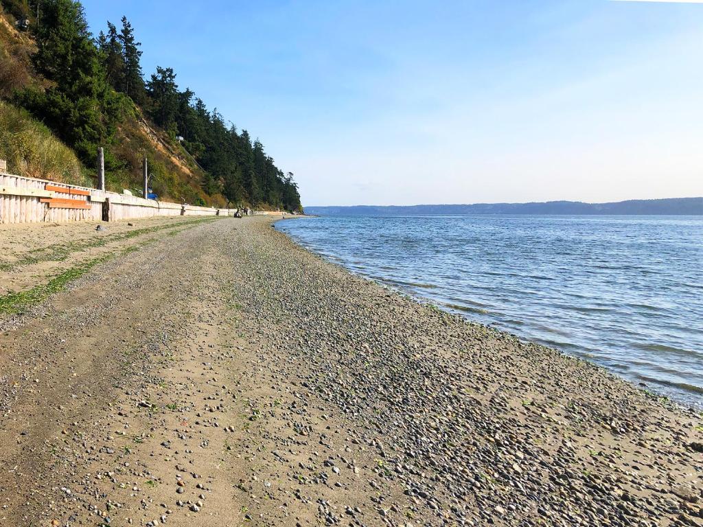 Gallery image of Waterfront Chalet with Hot Tub, Beach, and Views in Camano