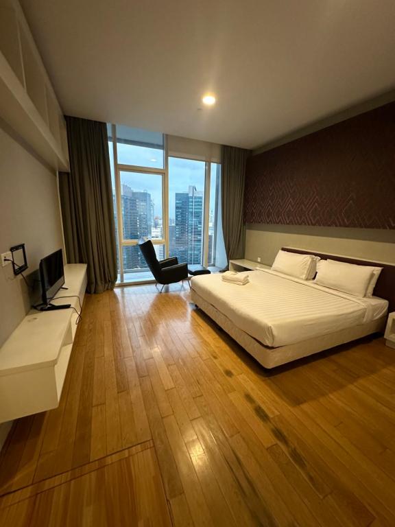 Ένα ή περισσότερα κρεβάτια σε δωμάτιο στο KLCC Suites at Platinum
