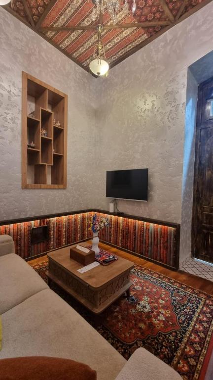 لابی و فضای عمومی Apartments History 1870 - تصویر ۵