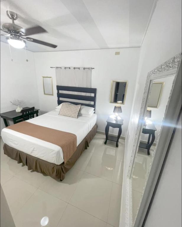 Ліжко або ліжка в номері Hotel Reynieri