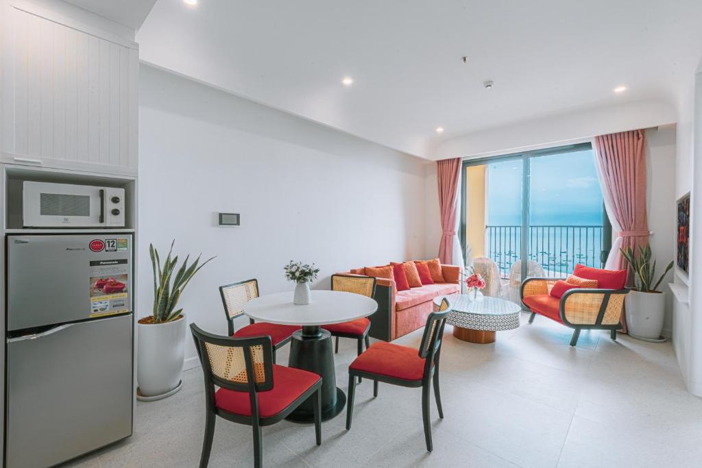Sole Casa 2BR Apartment w Kiss Bridge View