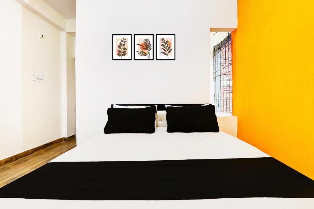 Postel nebo postele na pokoji v ubytování Hotel O YAS DEV