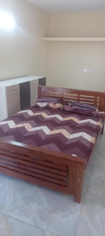Postel nebo postele na pokoji v ubytování Jayanthi home stay