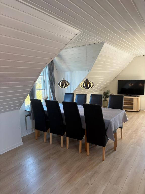 Televisyen dan/atau pusat hiburan di Djursland Lystrup Strand Ferieboliger