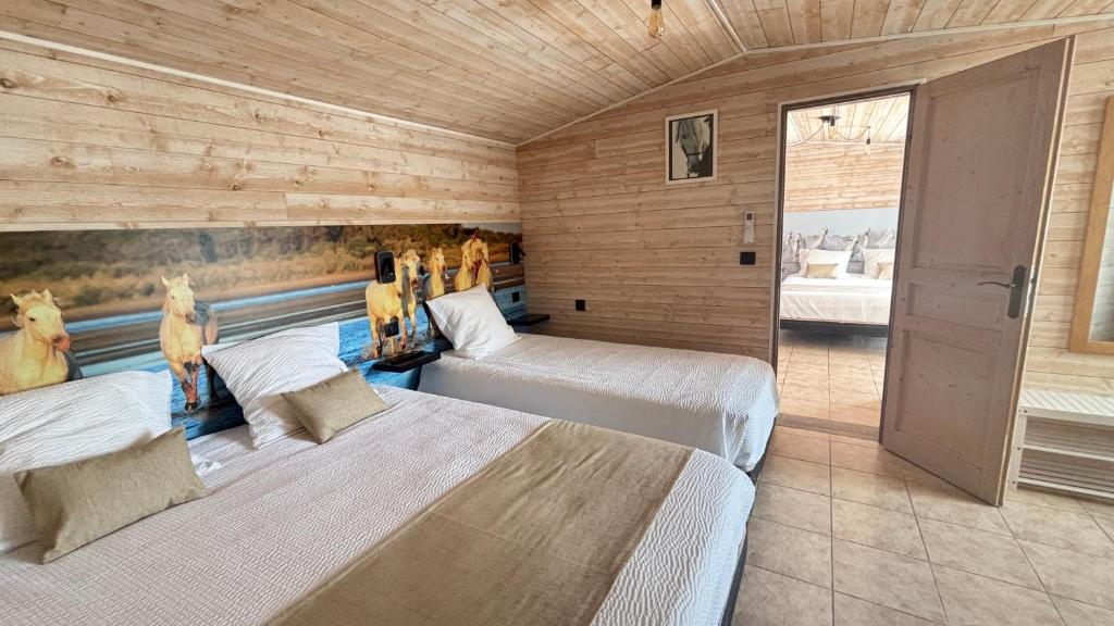 Postel nebo postele na pokoji v ubytování Hotel Mas des Lys