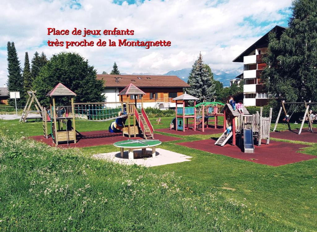 Herní místnost nebo prostor pro děti v ubytování La Montagnette, VERCORIN