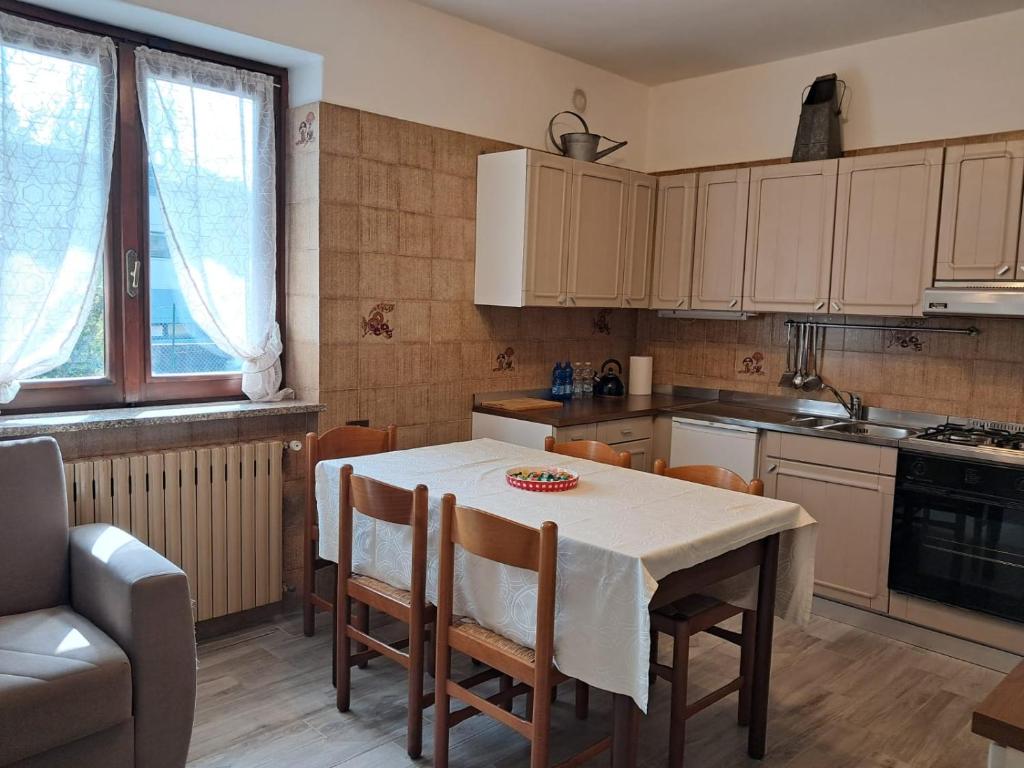 Kuchyň nebo kuchyňský kout v ubytování Il NOCCIOLINO , 2 appartamenti