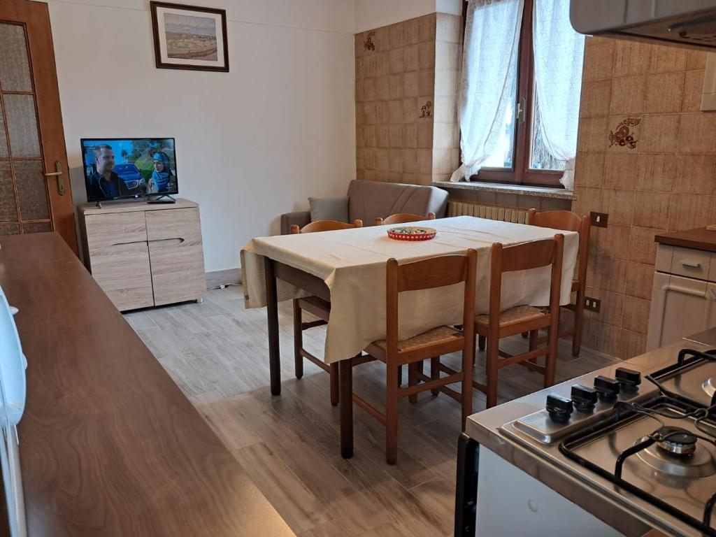 Kuchyň nebo kuchyňský kout v ubytování Il NOCCIOLINO , 2 appartamenti