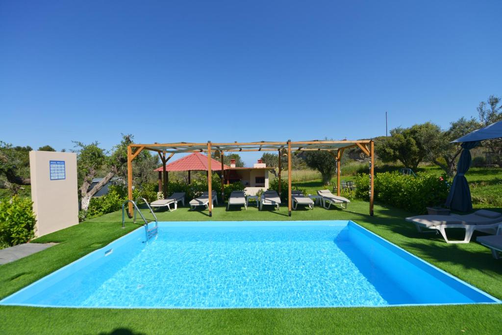 Bazén v ubytování Jimmy's Pool House nebo v jeho okolí